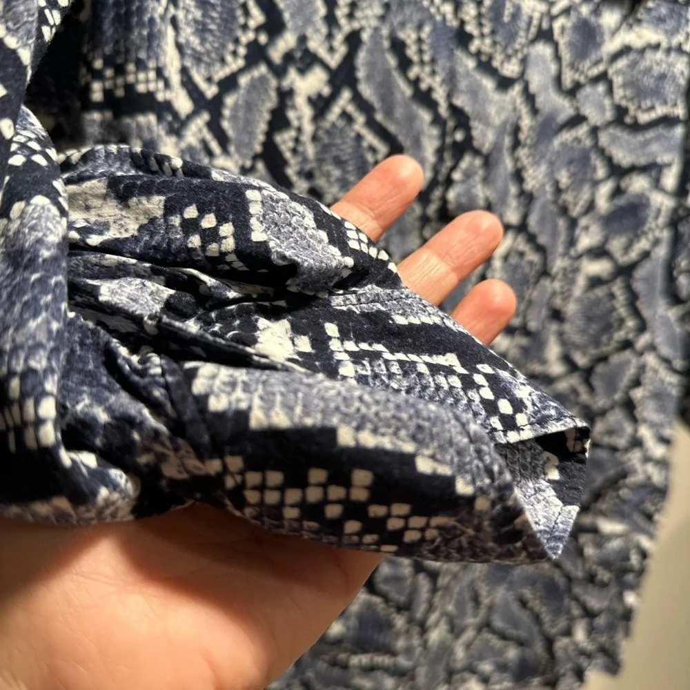 Banana Republic Soft Relaxed Shift Dress Long Sleeve Blue Snakeskin Print 14 - Picture 12 of 16